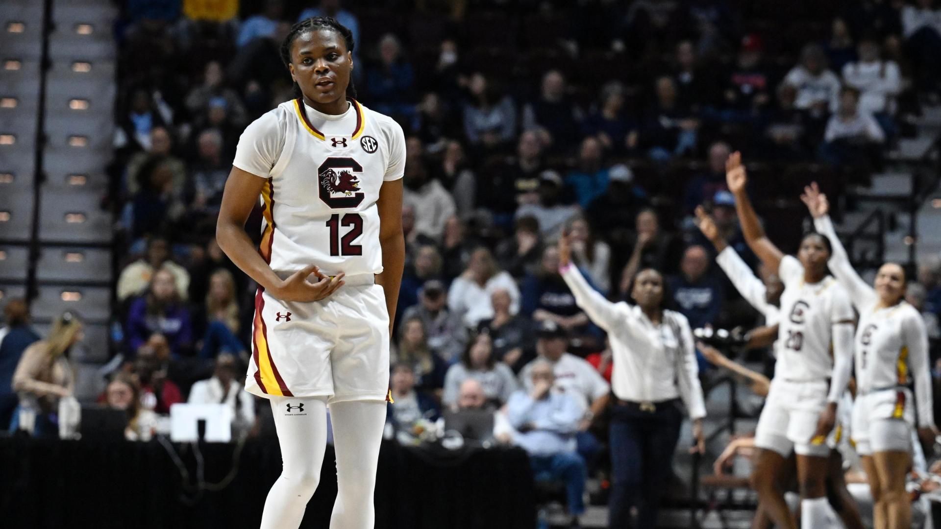MiLaysia Fulwiley is dropping dimes and buckets for South Carolina