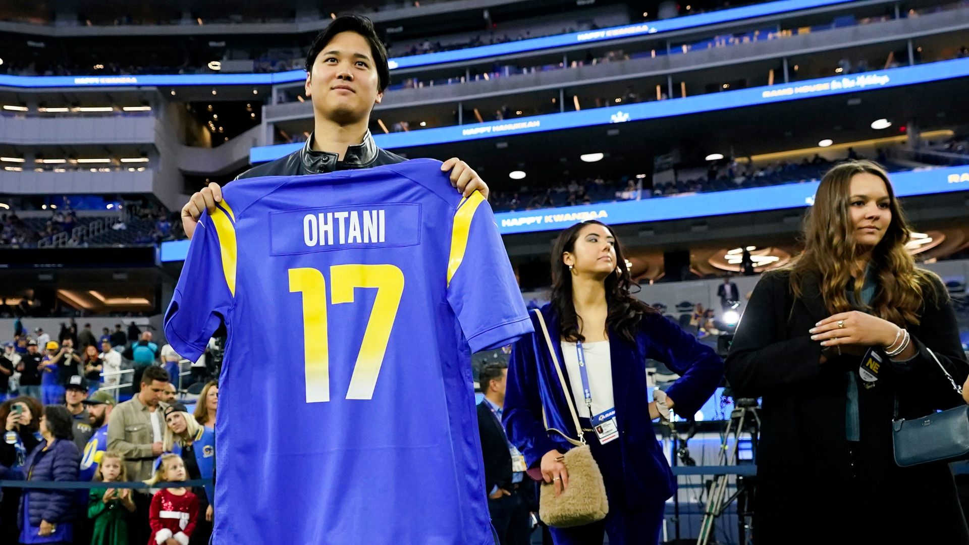 ohtani-gifted-rams-jersey-at-sofi-stadium-vs-saints-espn-video