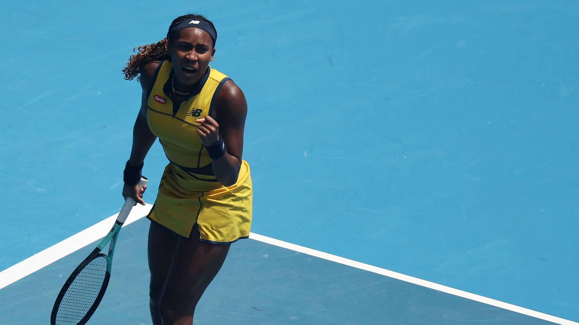 Coco Gauff completes comeback to take grueling 1st set in tiebreak