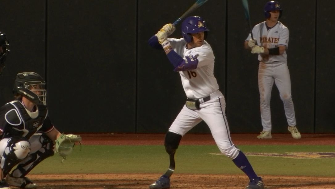 Div. I baseball's first player with prosthetic leg gets big ovation