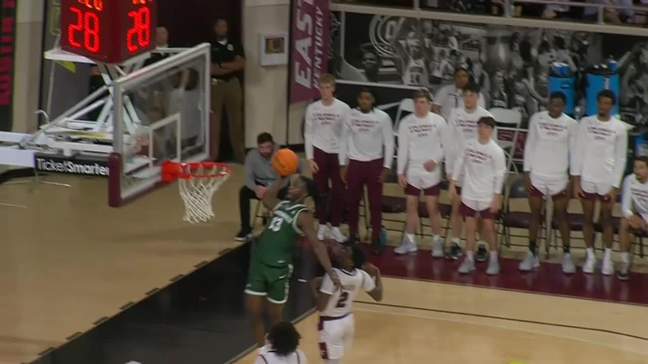 Robert Mccray V throws down powerful slam dunk vs. Eastern Kentucky ...