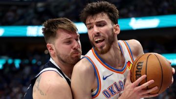Thunder storm back late to steal Game 4 and tie series vs. Mavs