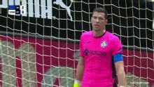 Diego López scores goal for Valencia