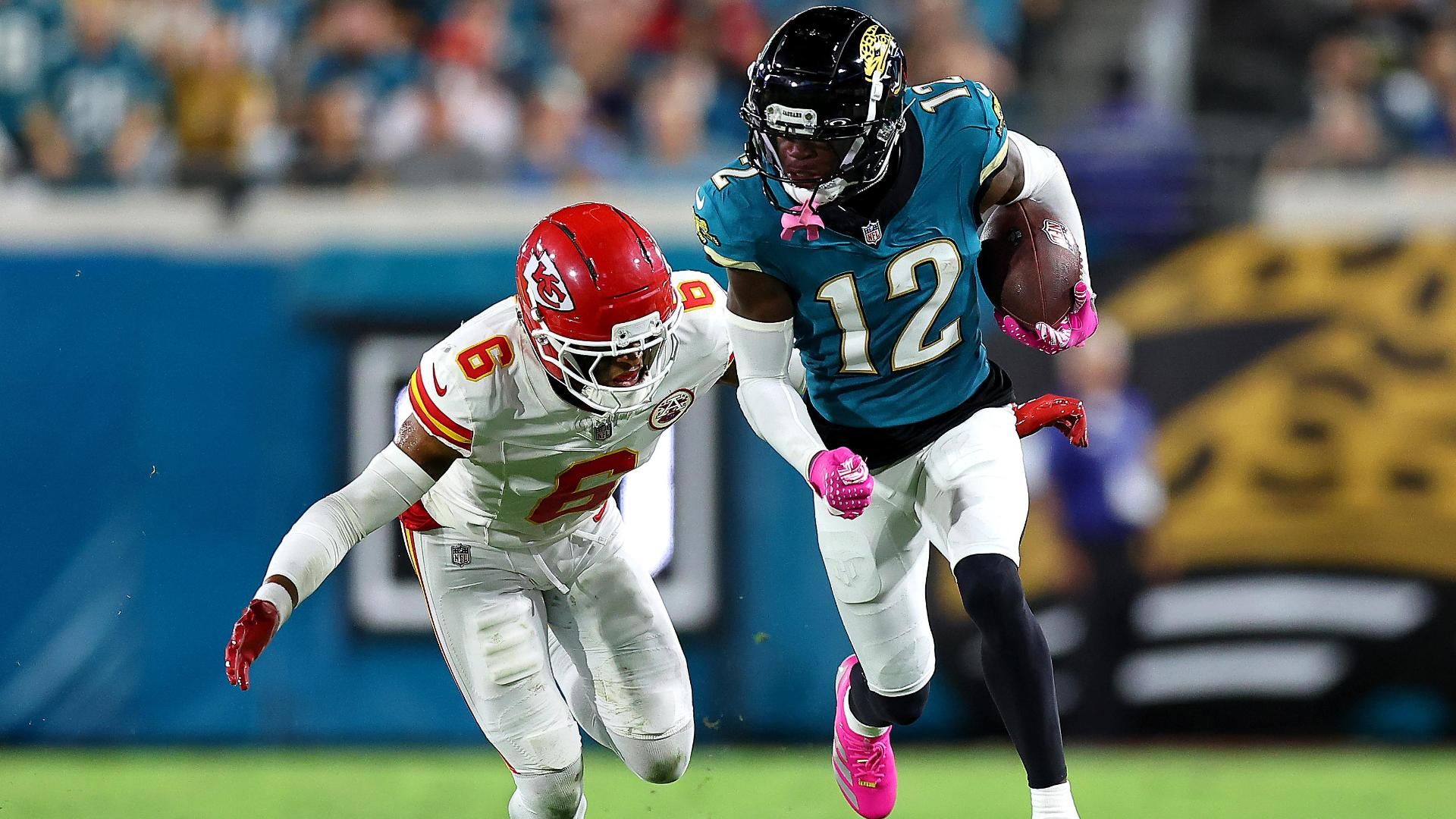 Jaguars vencen a Chiefs en duelo épico: Lawrence y Mahomes con gran actuación. 2 Jaguars vencen a Chiefs en duelo épico: Lawrence y Mahomes con gran actuación.