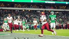 Commanders sorprenden en final de temporada a los Eagles
