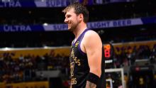 Luka puts up 42 as Lakers stay hot vs. Cavs