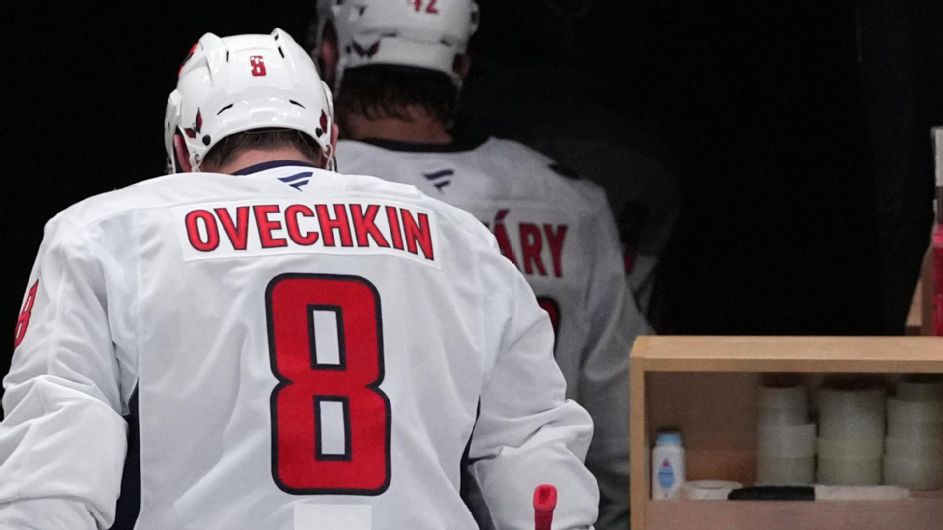 Undecided Ovi hears chants of 'One more year!'