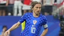 England makes a statement in Dallas