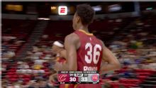 Jaxson Robinson encesta un triple para ampliar la ventaja de Cleveland.
