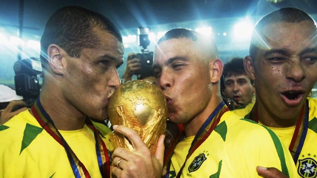 Rivaldo ends retirement to play for his own team