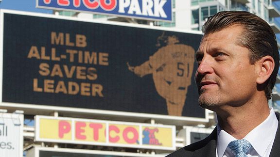 MLB Notes: San Diego Padres retire Hoffman's 51