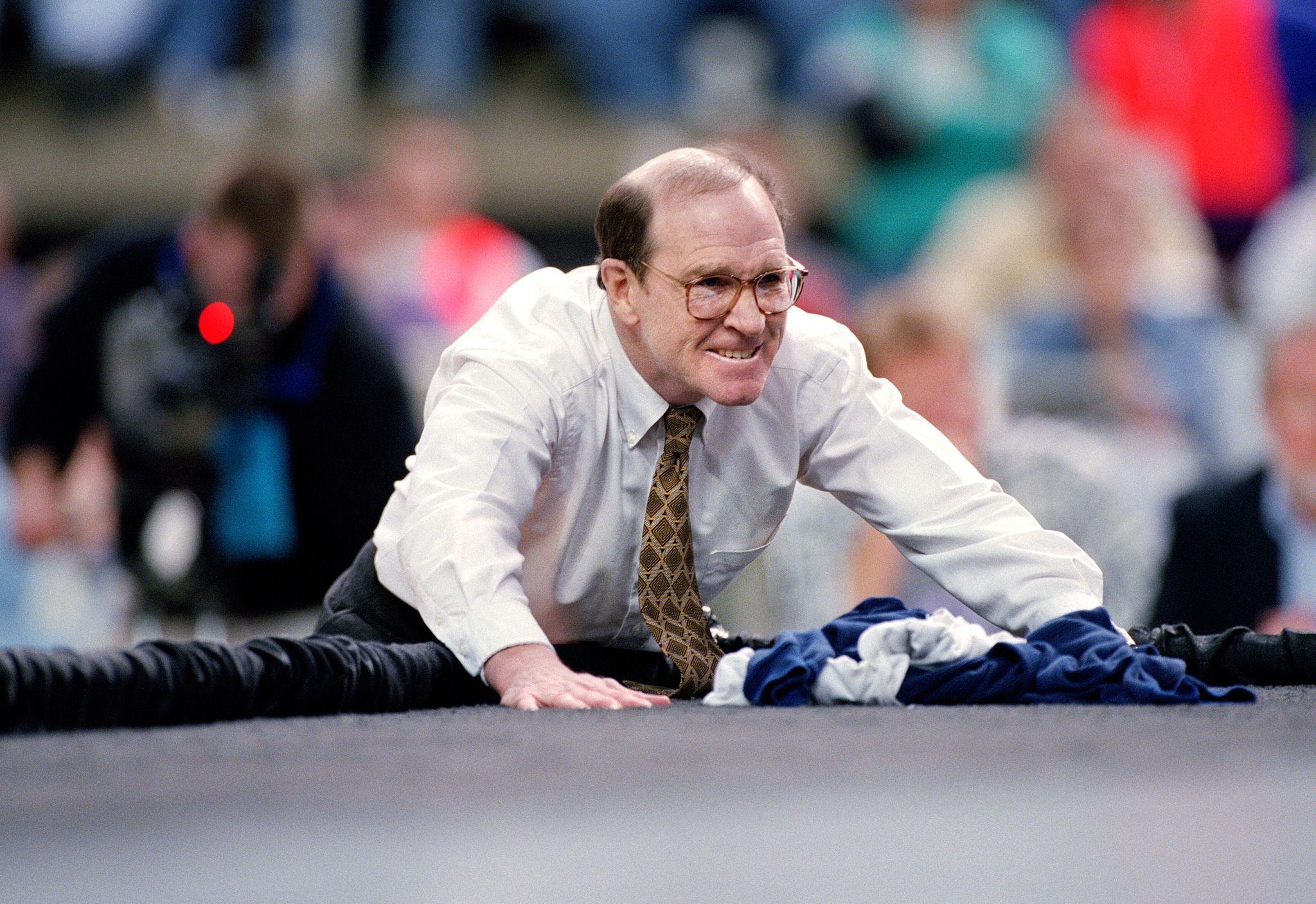 President Donald Trump presents legendary Iowa wrestler Dan Gable ...