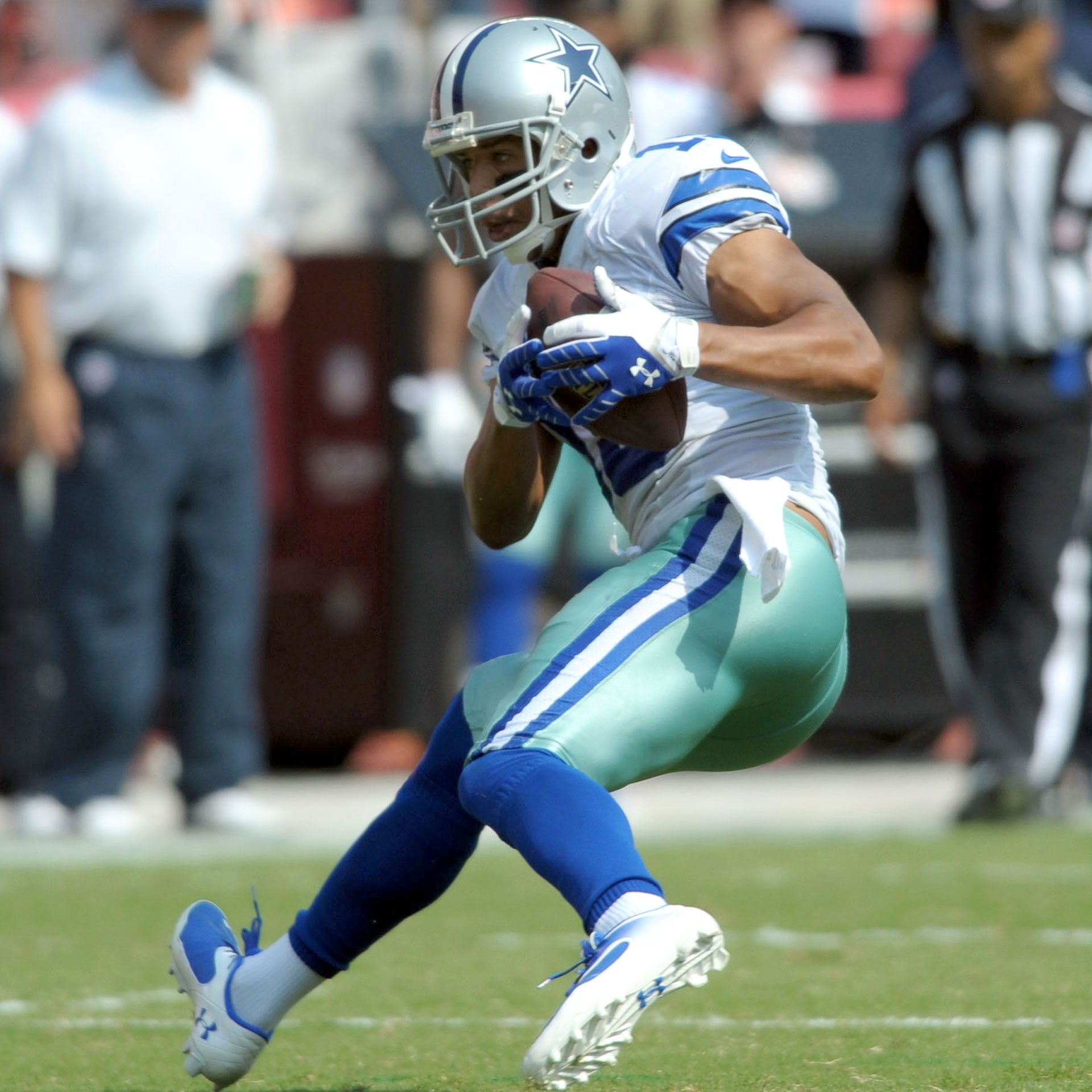 Miles Austin of the Dallas Cowboys breaks a tackle and continues to News  Photo - Getty Images