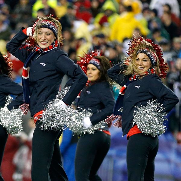 DENVER, COLORADO, JANUARY 25, 2007-- Broncos cheerleaders have fun News  Photo - Getty Images