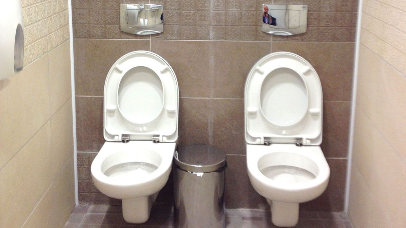 Покажи фото туалет Picture of twin toilets in Sochi goes viral - ESPN