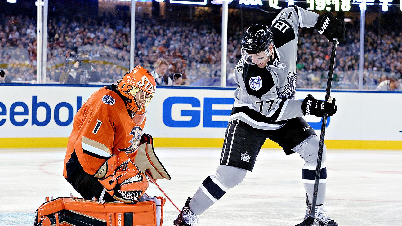 Dwight King - 2014 Stadium Series - Los Angeles Kings - Practice