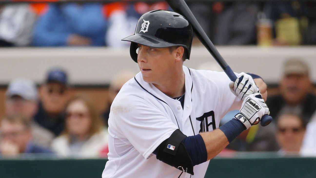 Detroit Tigers' Andy Dirks has walking boot removed, still not