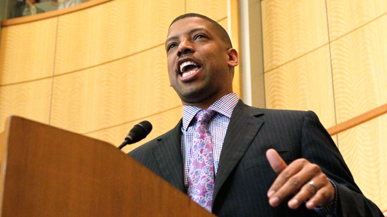 Sacramento Mayor Kevin Johnson hit in face with pie at charity event ESPN(01)