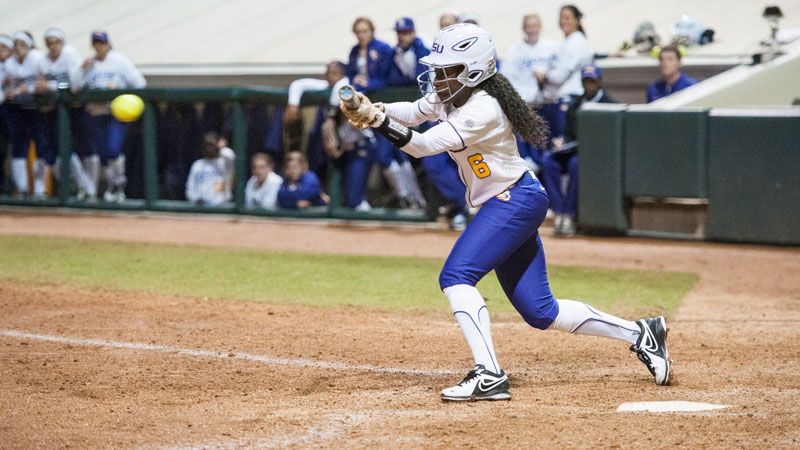 A.J. Andrews Becomes the First Woman to Receive Rawlings Gold Glove -  FloSoftball