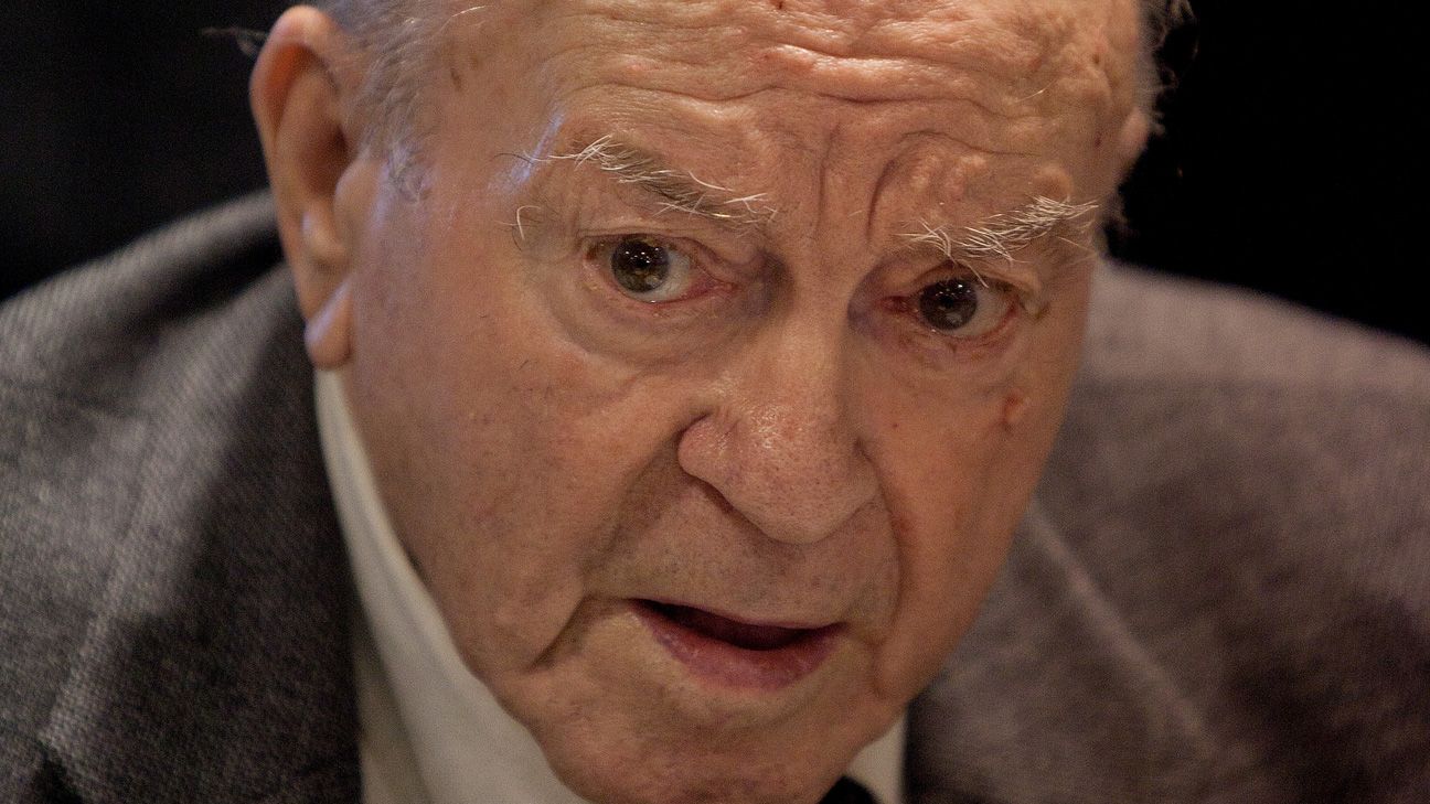 Alfredo Di Stefano in hospital after heart attack ESPN