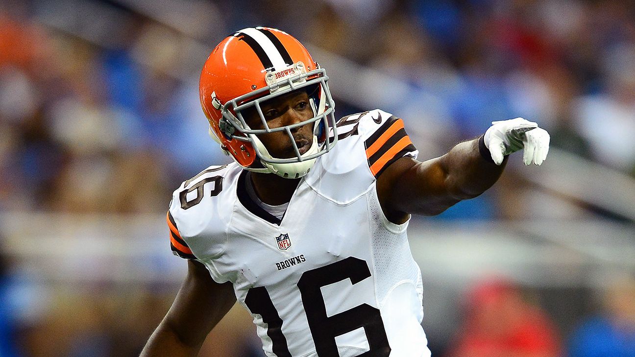Andrew Hawkins of Cleveland Browns hospitalized after blow to head - ESPN