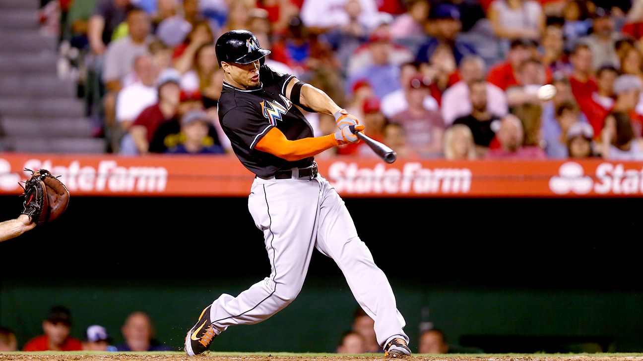 Giancarlo Stanton agrees to $325-million contract with Miami