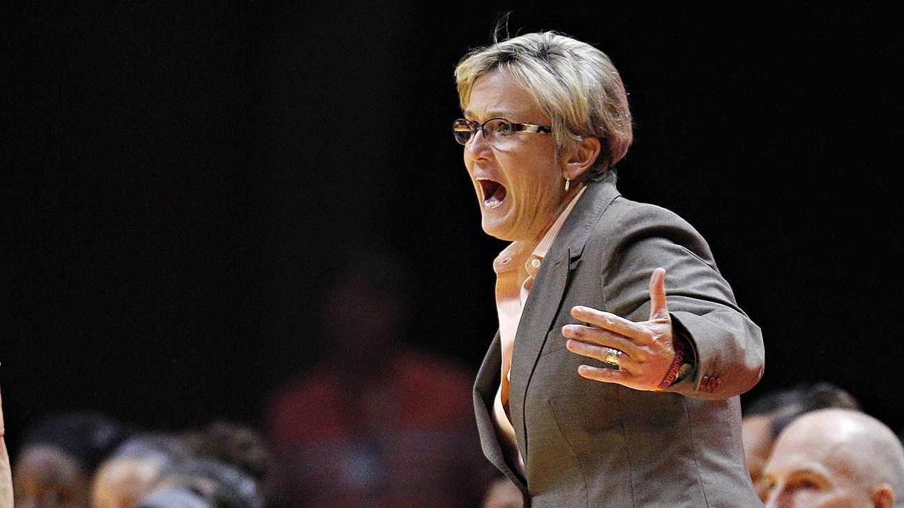 Tennessee Lady Vols coach Holly Warlick has broken bone in right wrist ...