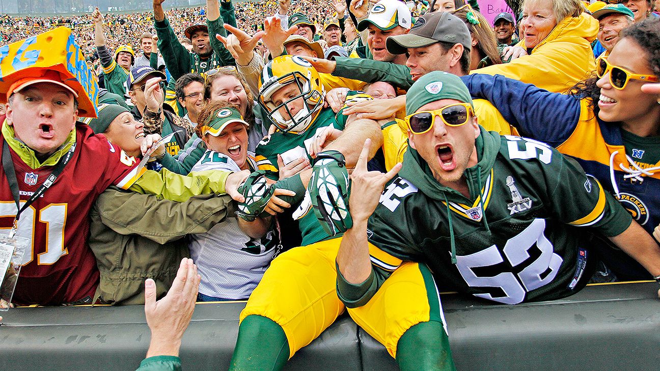 LeRoy Butler leaps one more time as he joins Lambeau ring of honor