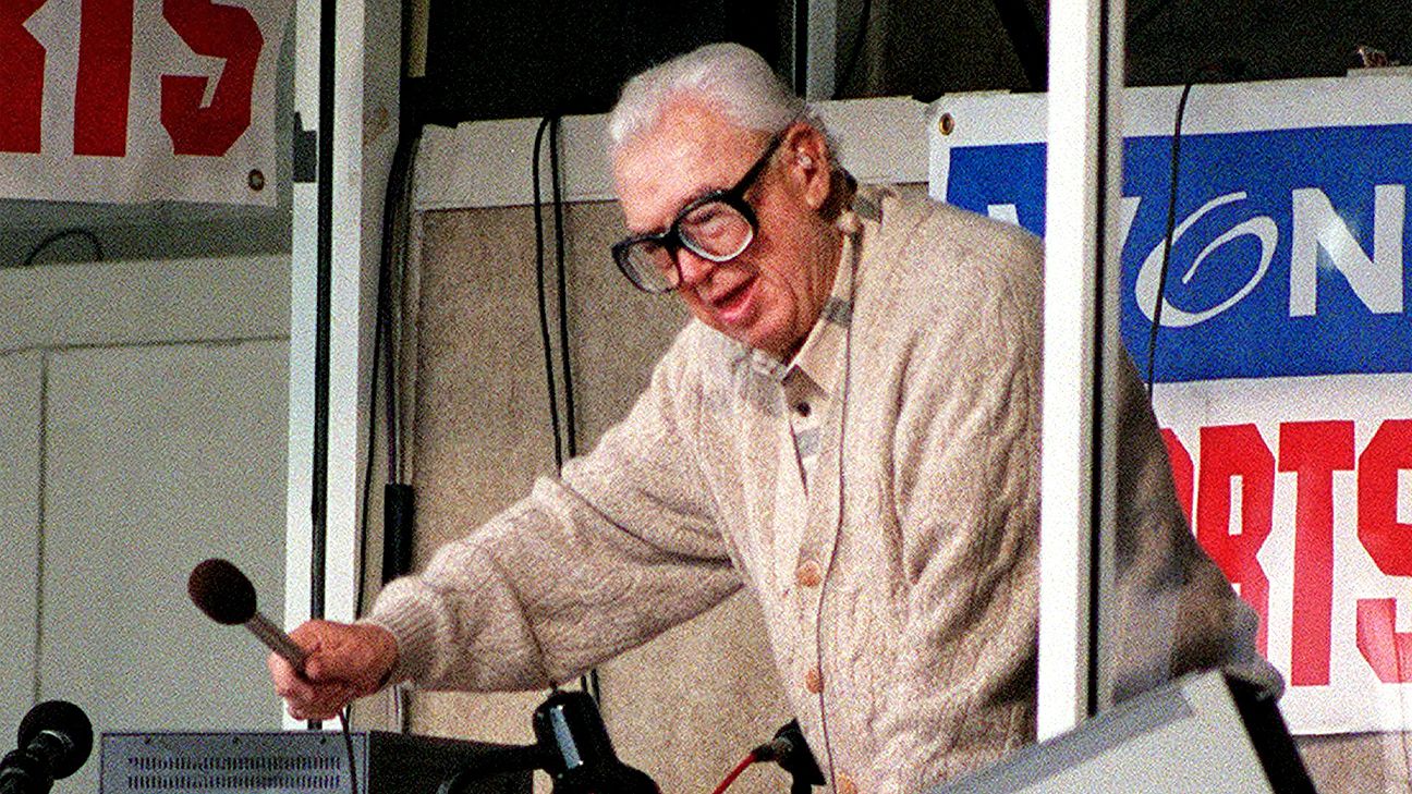 Cubs misguided in passing up chance to put Harry Caray back in the