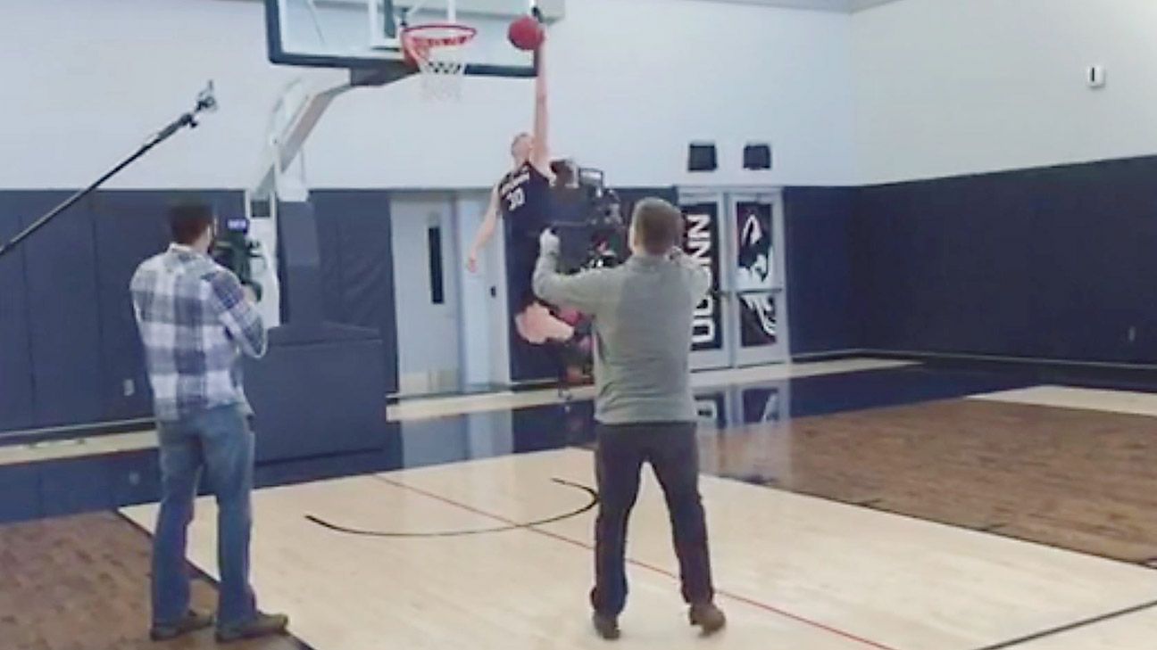 breanna stewart dunk