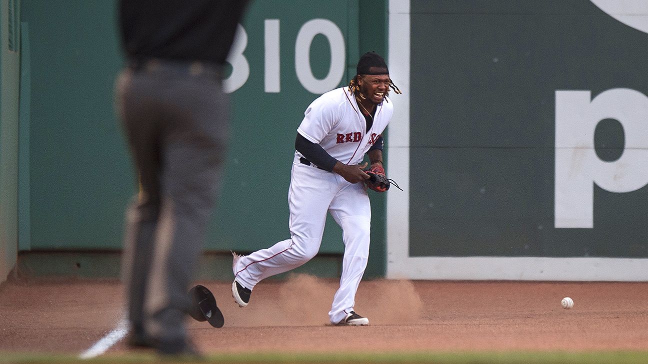 Hanley Ramirez injury: Red Sox slugger suffers sprained left shoulder 