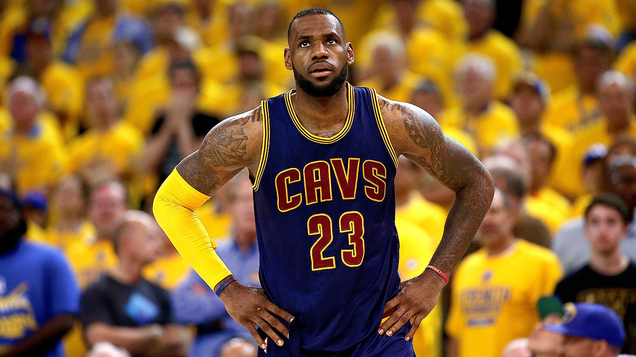 LeBron James Rips Sleeved Jersey After Missed Shot