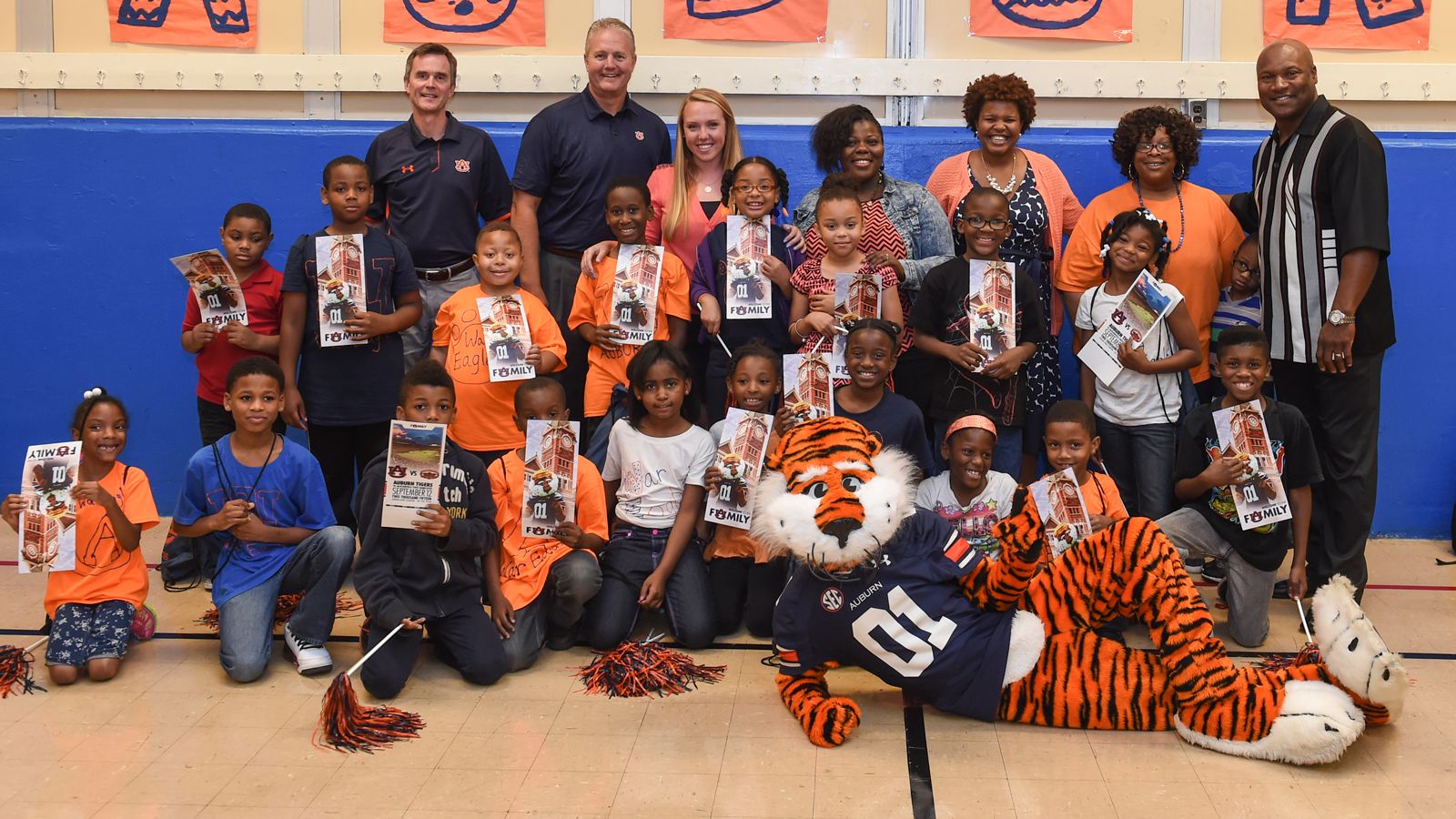 Auburn embraces Chicago elementary school