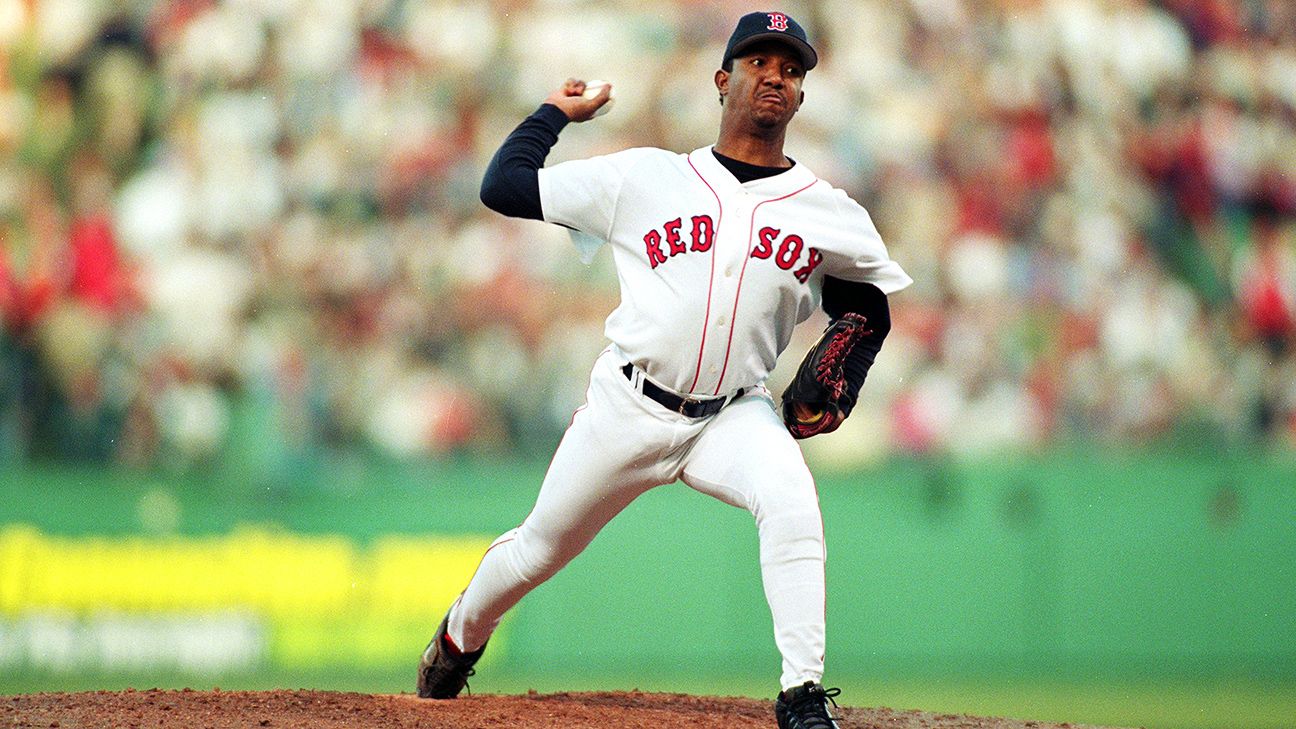 Pedro Martinez throws first pitch at Blue Jays game in Expos