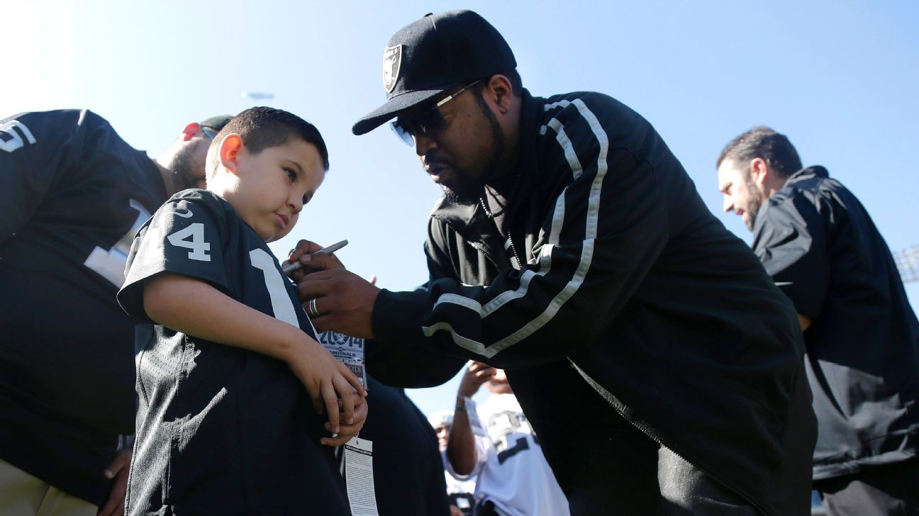 compton la raiders hat