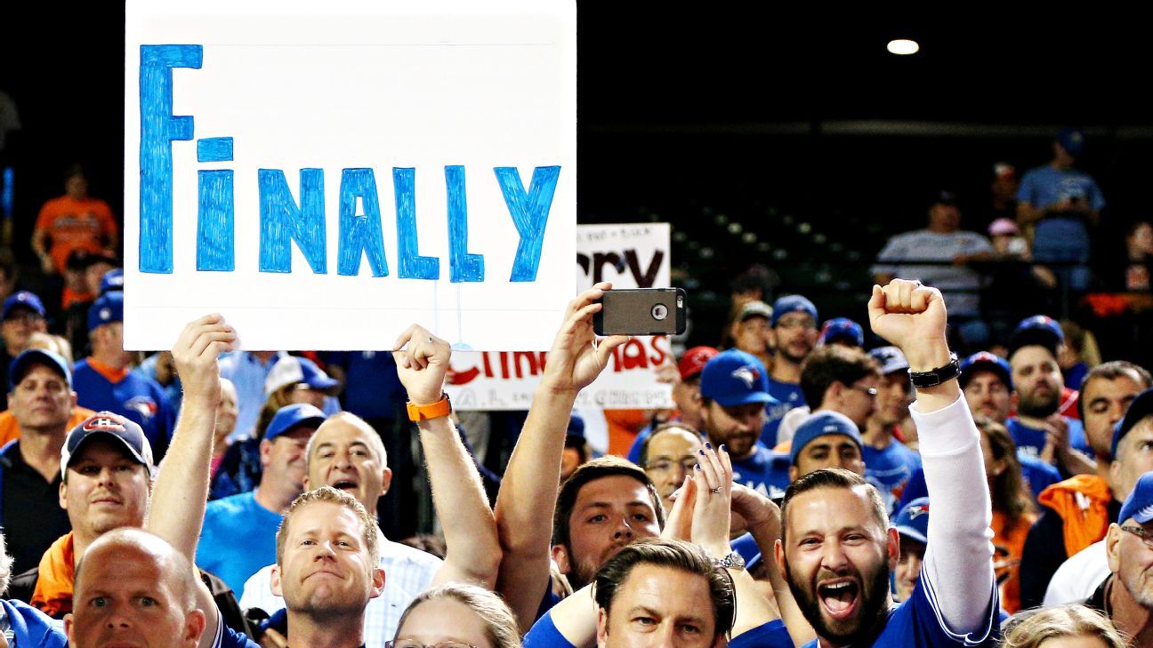 Albert Pujols gets standing ovation from Blue Jays fans