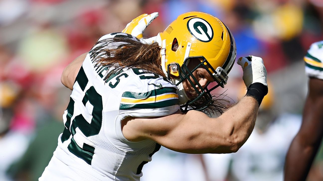 Green Bay Packers linebacker Clay Matthews reacts as he leaves the