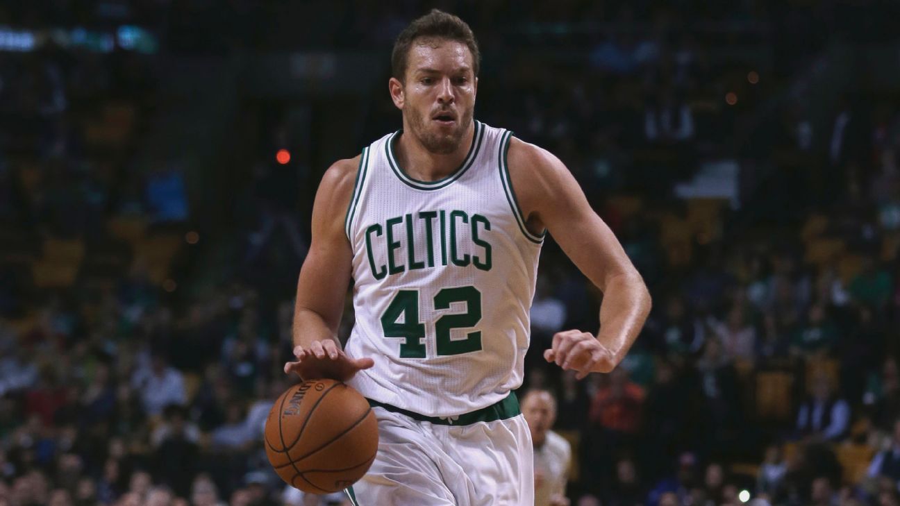 Celtics: Passing helps forward David Lee fit in with Boston