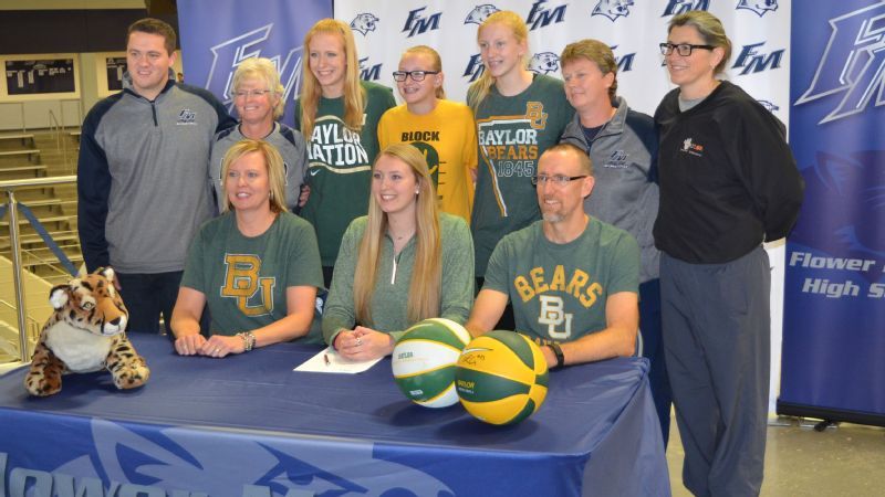 Baylor Recruit Lauren Cox Named Women S Basketball Coaches Association 2016 Player Of Year
