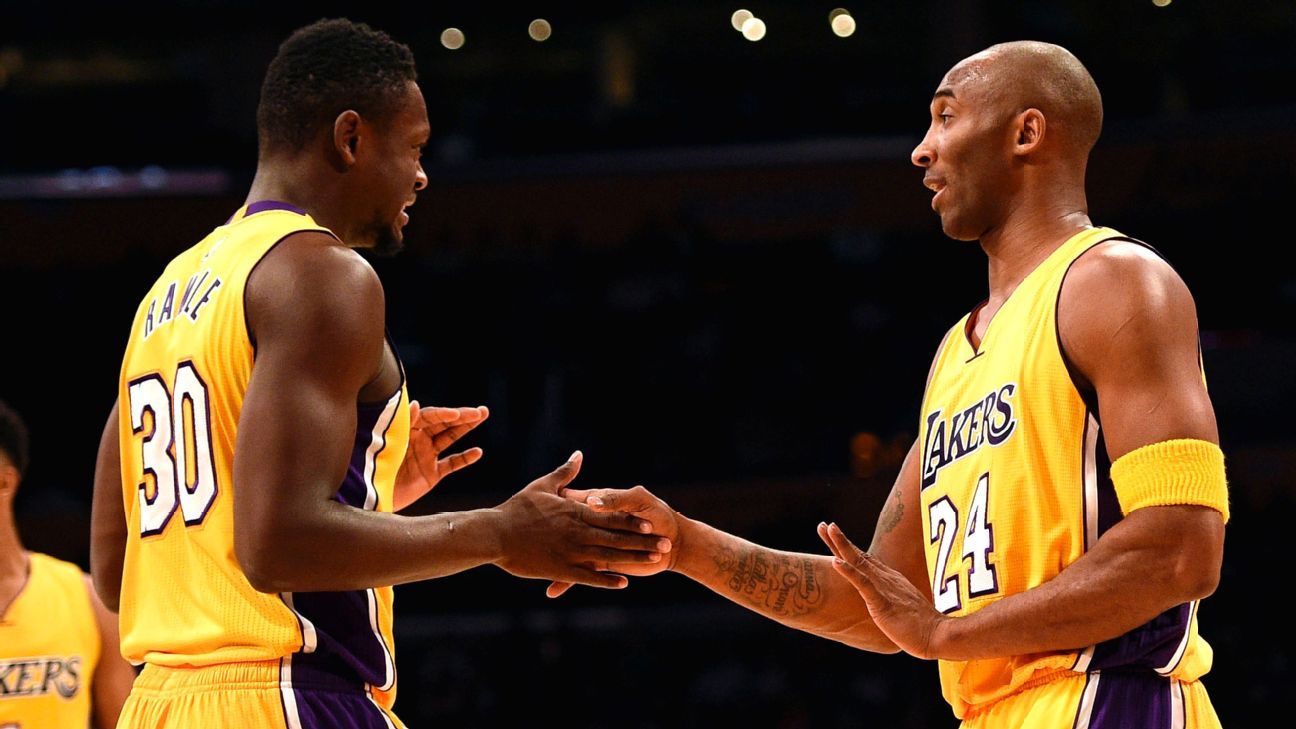 Kobe Bryant again says he must defer to young players, preaches ball ...