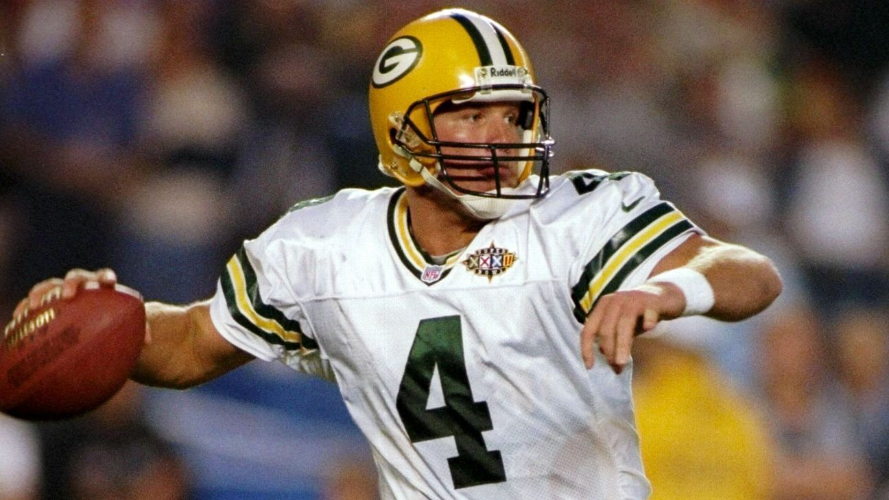 Brett Favre's Hall of Fame display has both Minnesota Vikings, Green Bay  Packers jerseys - ESPN