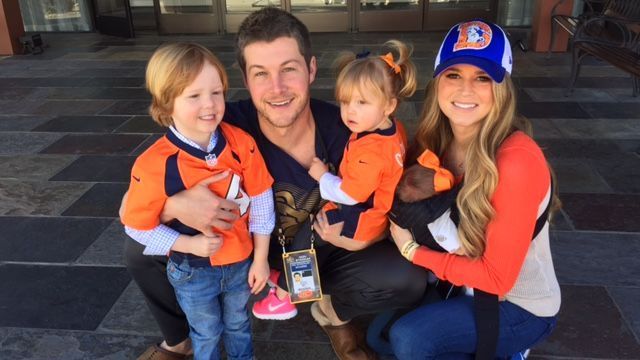 Denver Broncos' Britton Colquitt #4 celebrates with his family after the NFL  Super Bowl 50 football game Sunday, Feb. 7, 2016, in Santa Clara, Calif.  (AP Photo/Gregory Payan Stock Photo - Alamy