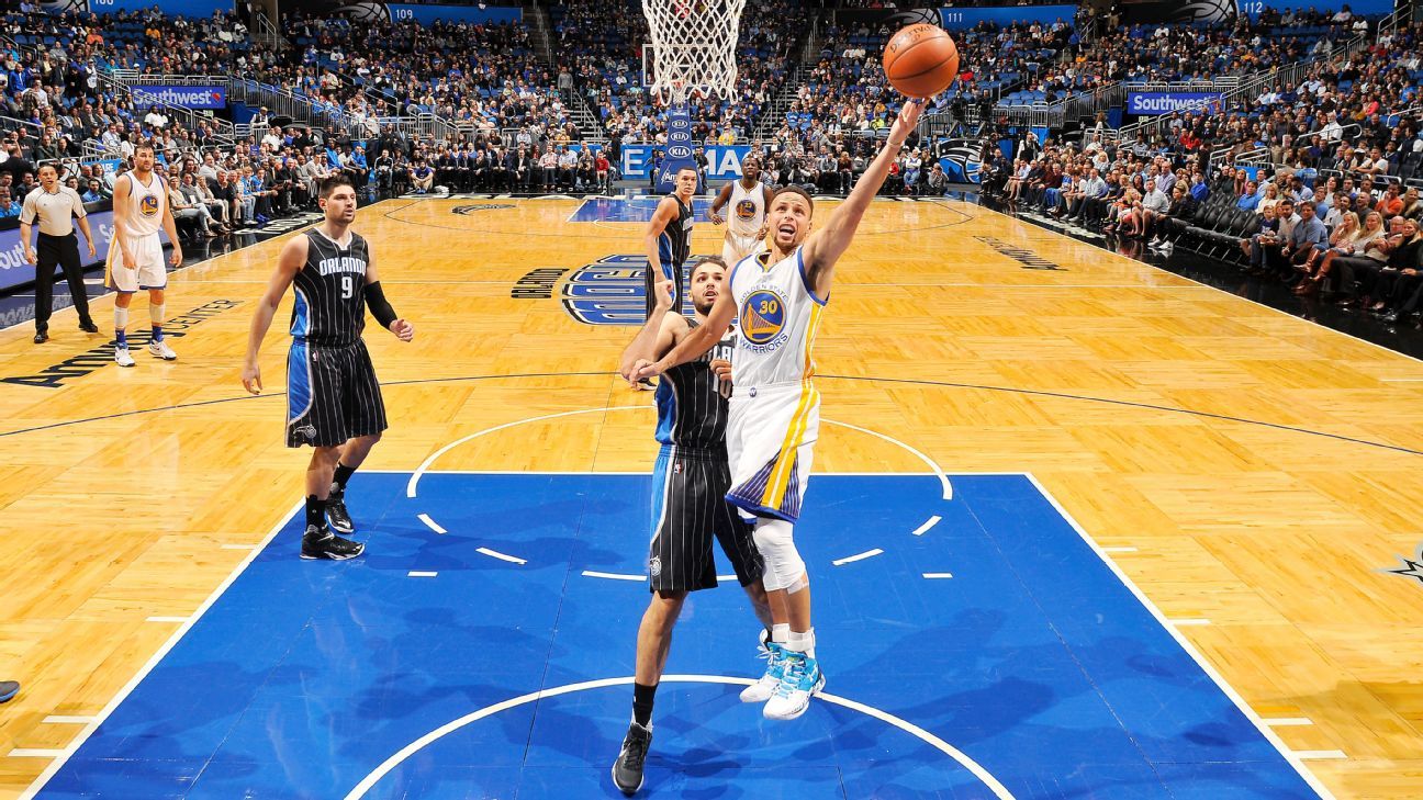 Another record for Curry, gets most consecutive games with a 3pt FG