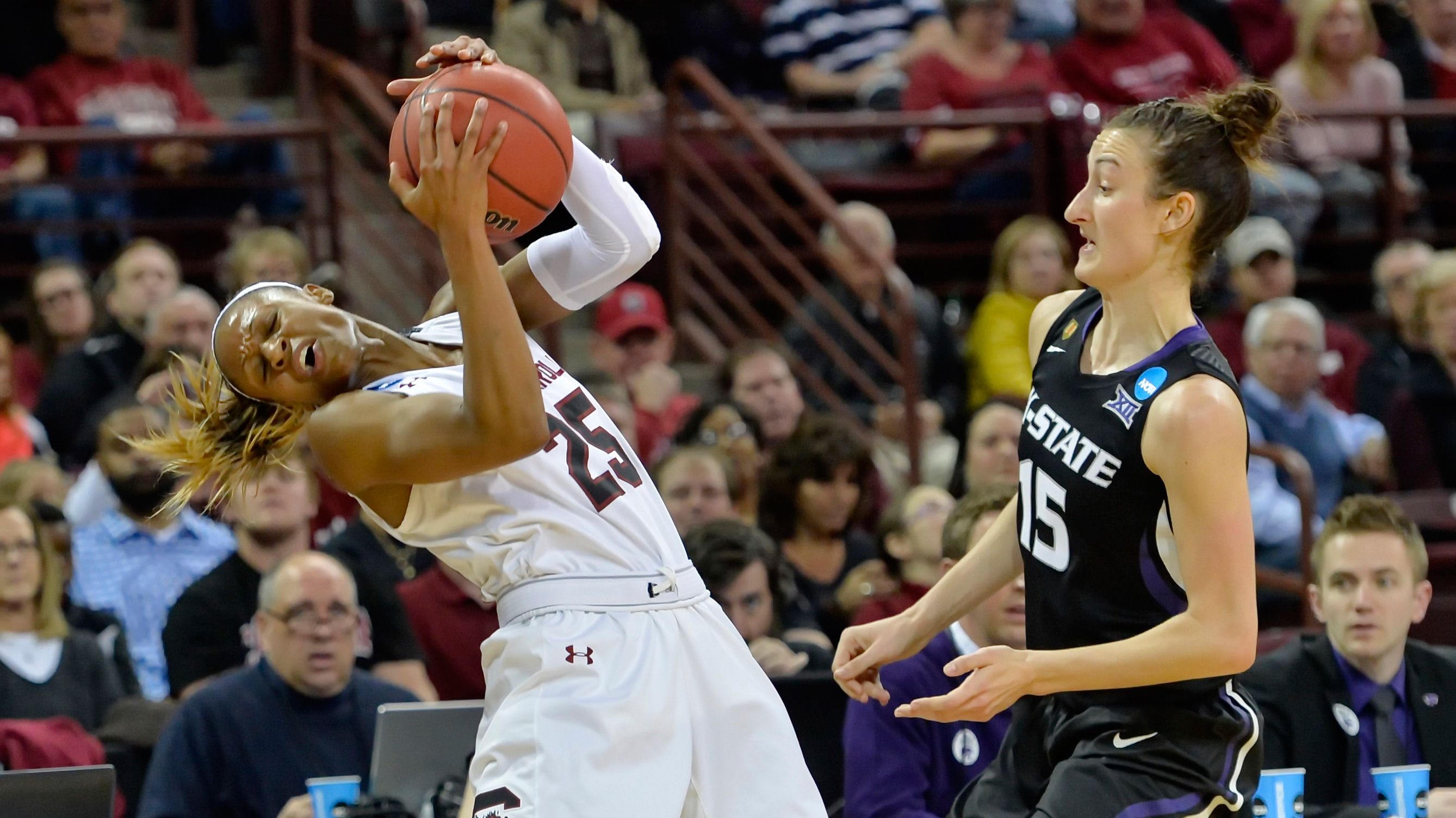 Mitchell powers South Carolina into Sweet 16