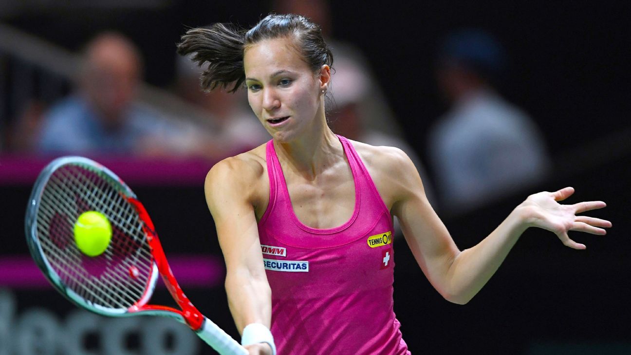 Fed Cup semifinals Czech Republic, Switzerland split singles matches