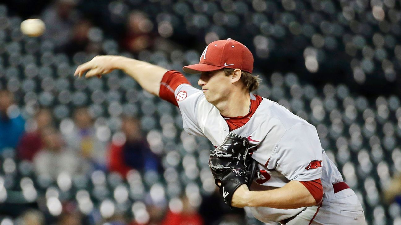 3 Arkansas Razorbacks pitchers combine for nohitter against Auburn
