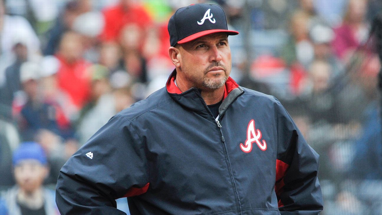 Braves hire ex-manager Gonzalez as 3B coach