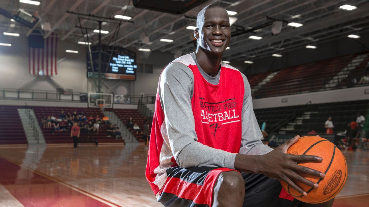 Video appears to show NBA draft pick Thon Maker in a high school