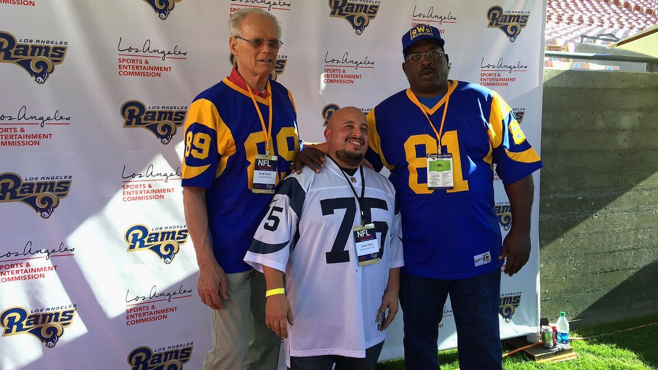 Throw it back: Former Rams want to see the old uniforms in 2016