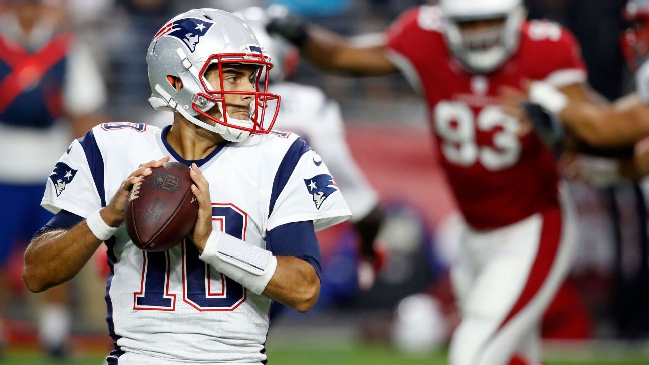 New England Patriots' Jimmy Garoppolo takes strange environment in stride 